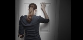 Caz REVOLTĂTOR: O femeie şi-a închis fiica cu dizabilităţi în baie, timp de 11 luni